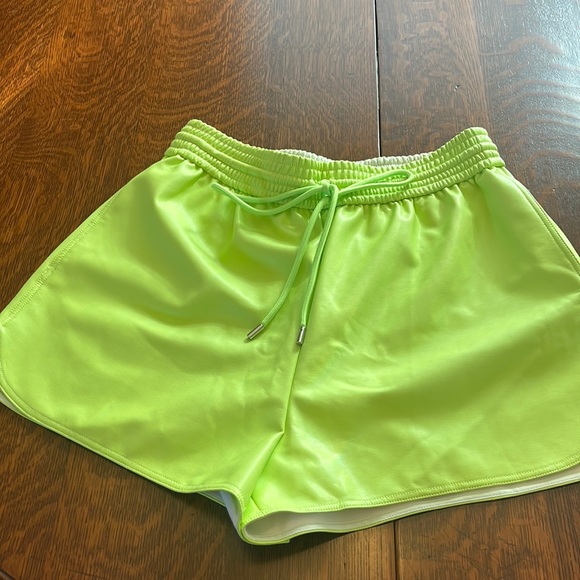 NWOT A.L.C Rex Hi-Rise Faux Leather Neon Smooth Pull On Shorts Size 10 Women - Picture 3 of 7